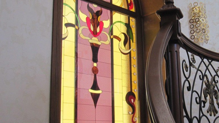 Витражное окно. Техника Тиффани с фацетными элементами. Частная резиденция г. Набережные Челны
